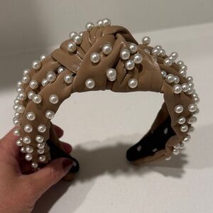 Lele Sadoughi Beige Pearl Embellished Headband